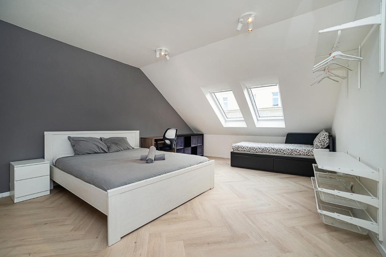 פראג Big 4-Bedroom Flat, Terrace With Great Vitkov View מראה חיצוני תמונה