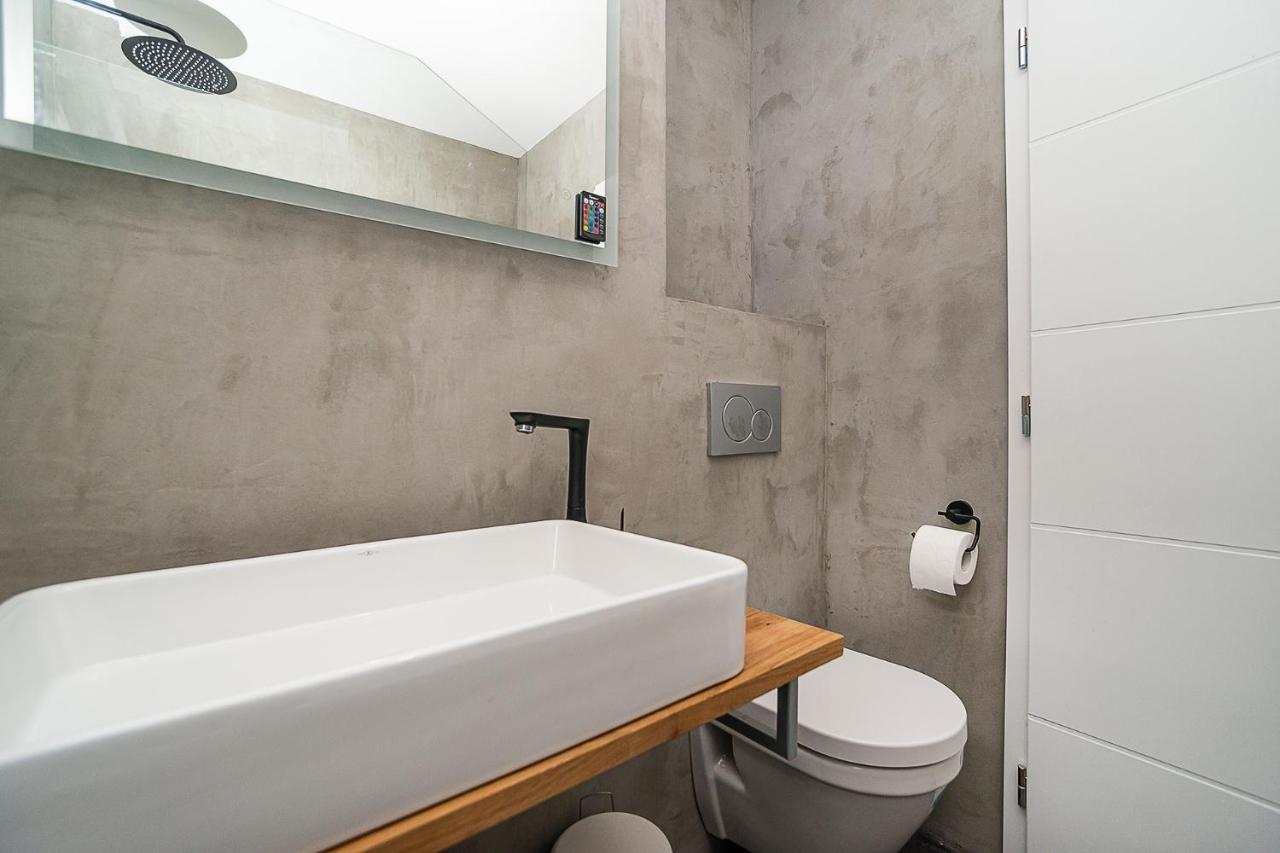 פראג Big 4-Bedroom Flat, Terrace With Great Vitkov View מראה חיצוני תמונה
